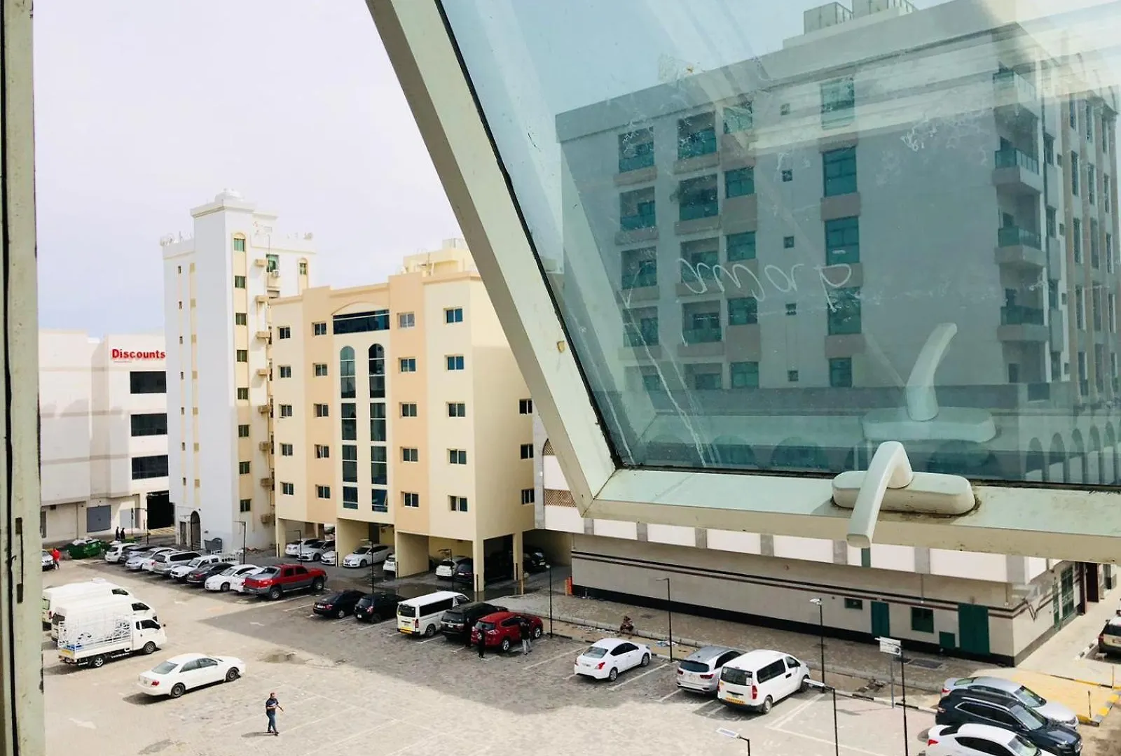 Appartamento Premium Furnished Studio Sharjah